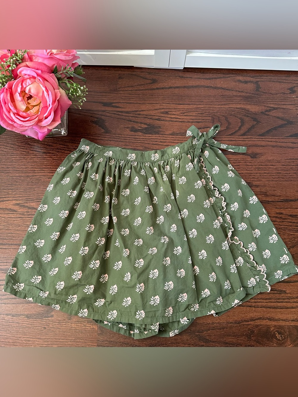 Cyrillus Paris floral skort, size 14